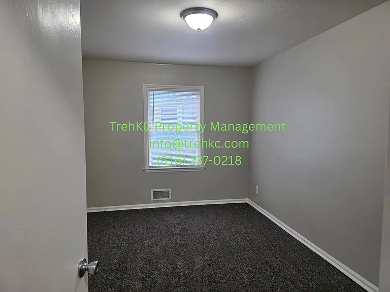 1860 E 76th Ter — Photo 17