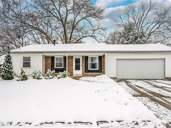 7405 Foxmont Dr, Hazelwood, MO 63042