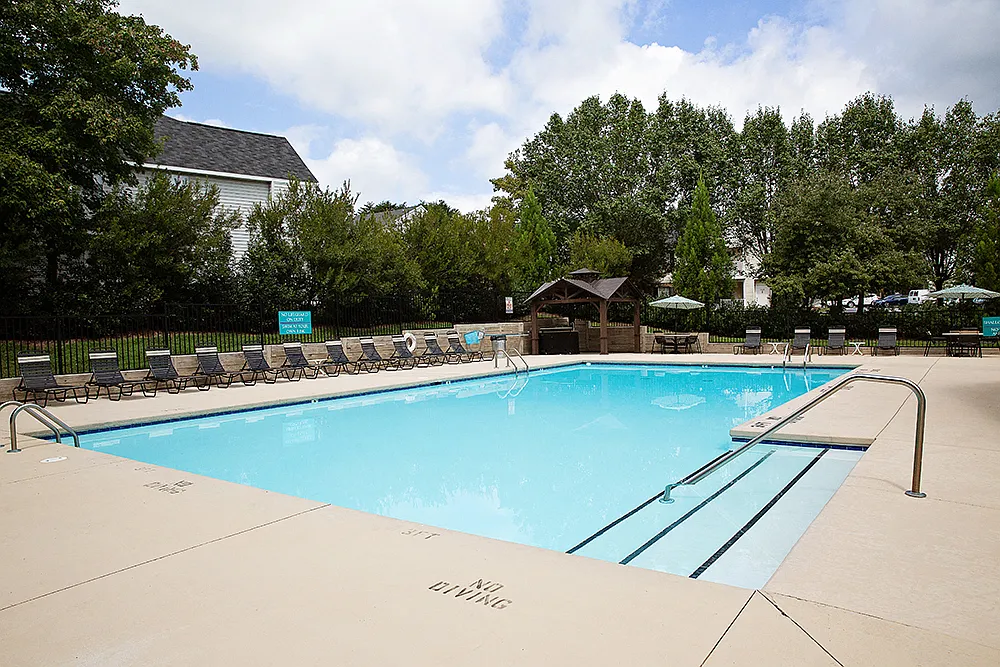 Laurel Bluff Apartments and Townhomes — Photo 4