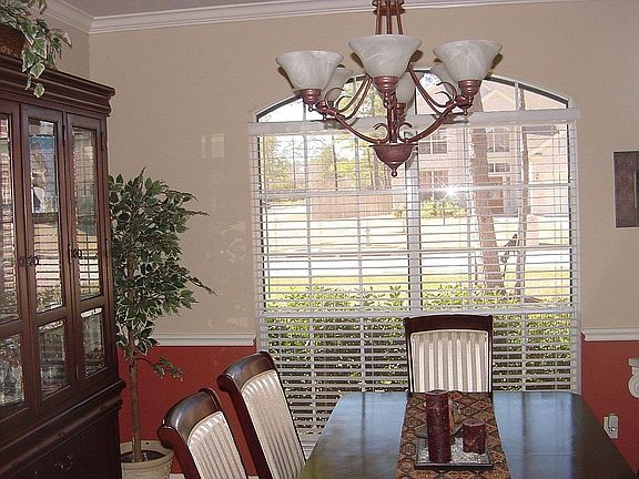 Formal DR w/ Ceramic Floors