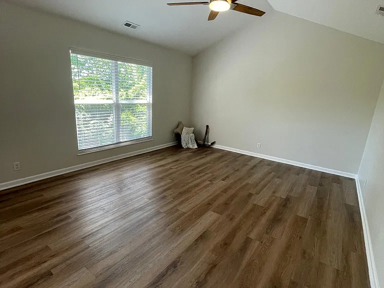 56 Iris Dr — Photo 8