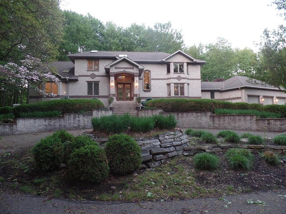 1st image of 48 Hampden Dr