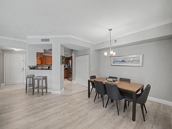 5th image of 806 E Windward Way Unit 308