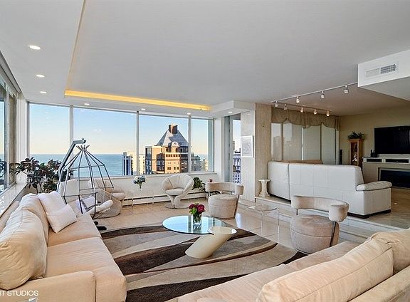 3rd image of 1000 N Lake Shore Dr #5B