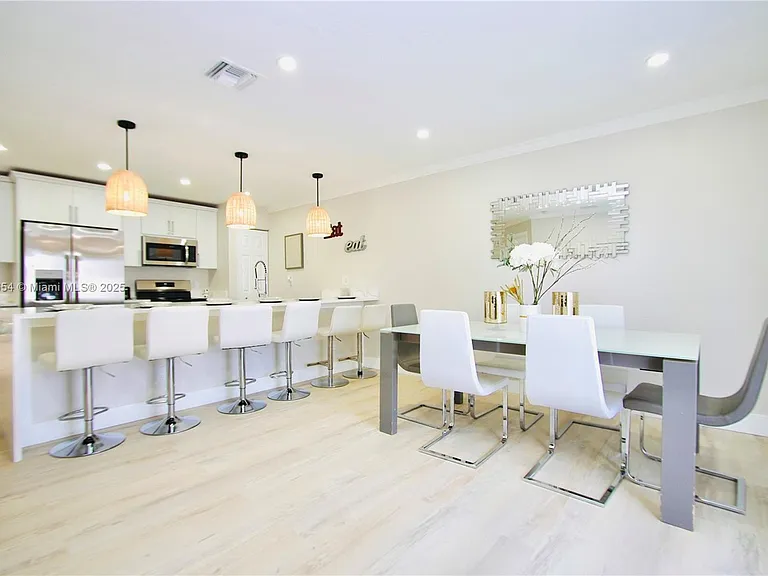 244 NW 6th Ave — Photo 5