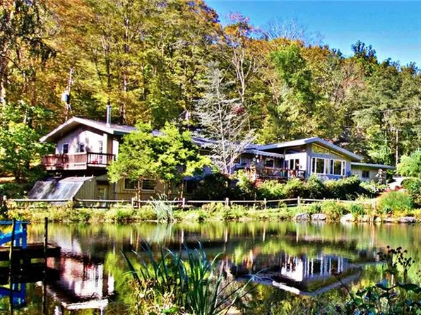 1 Sunrise Dr, Putnam Valley, NY 10579