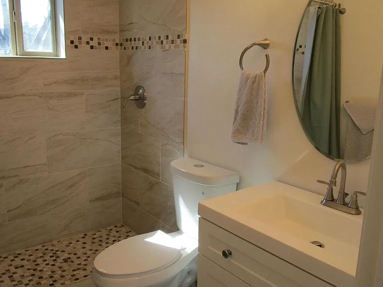 1627 E 13th St #1 — Photo 16