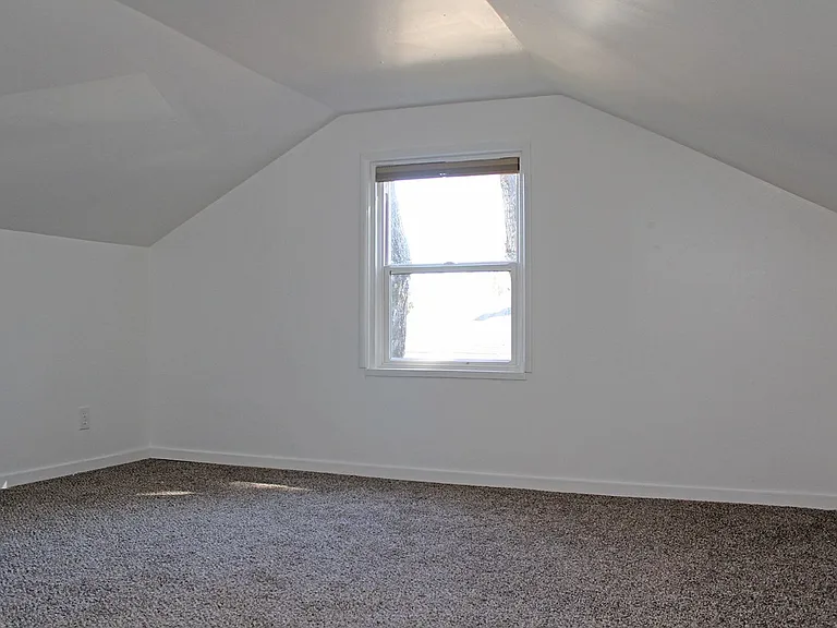 8401 NE Going Pl — Photo 23