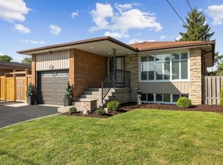 15 Purdy Cres, Hamilton, ON L9A 3B4