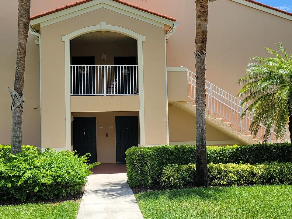 1590 S 42nd Cir #101
