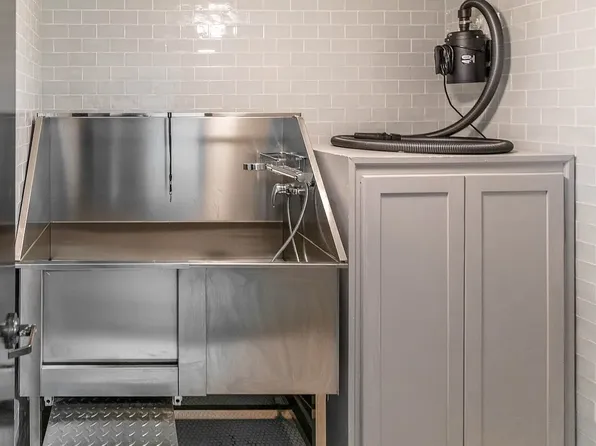 564 Saint John's Place image 12 of 17