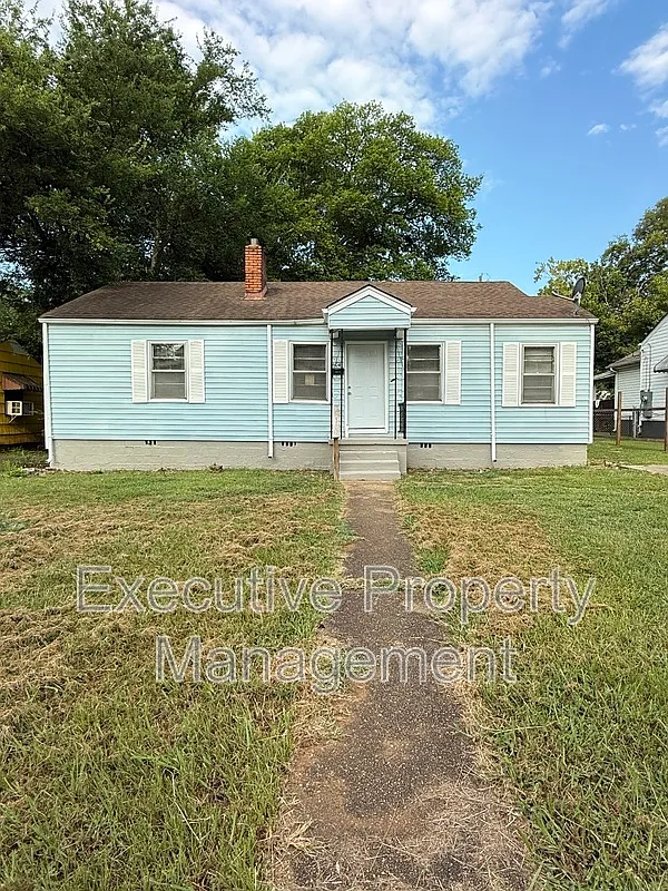 4 bed, 1.0 bath, 1072 sqft, $1,300 — Photo 1