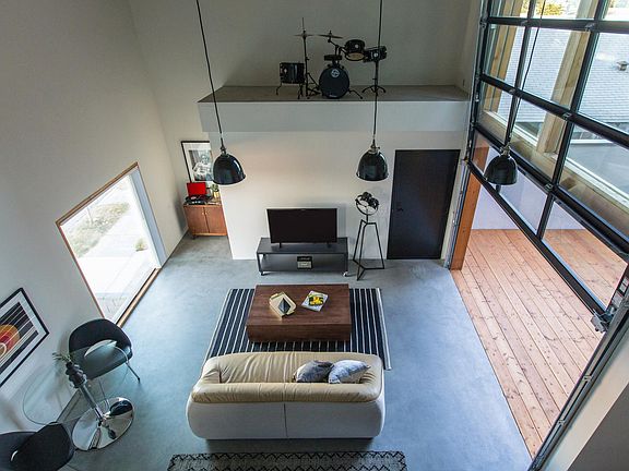 5th image of 2305 University Ave #207