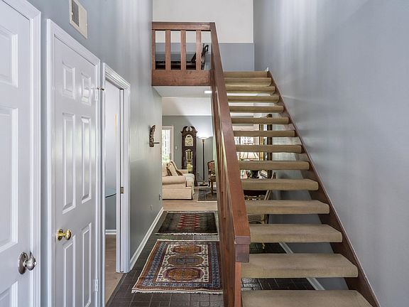 3rd image of 354 Clove Dr #354