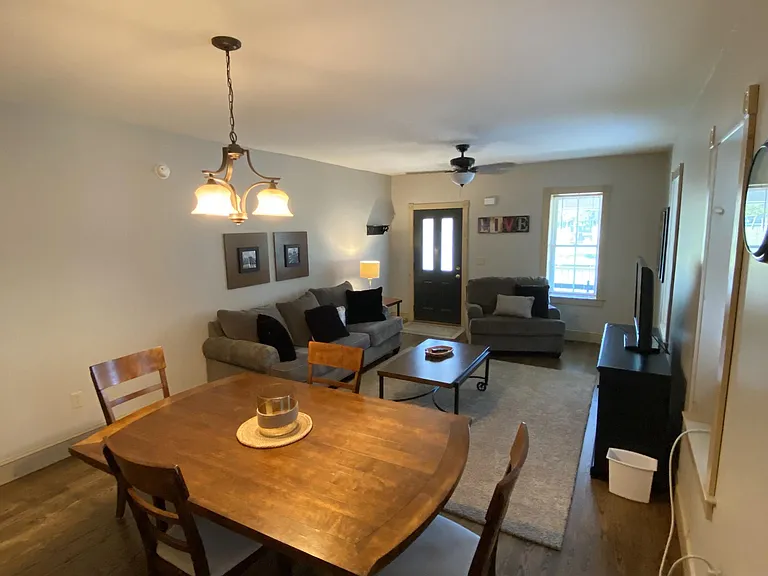 1140 Memorial Ave — Photo 10