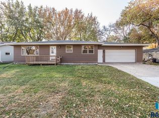 1916 E Sylvan Cir, Brandon, SD 57005