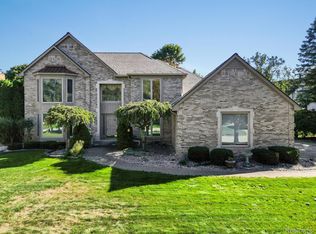 1356 Olympia Dr, Rochester Hills, MI 48306