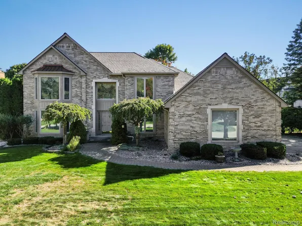 1356 Olympia Dr, Rochester Hills, MI 48306
