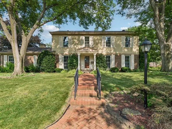 5641 Deerpath Ln, Downers Grove, IL 60516