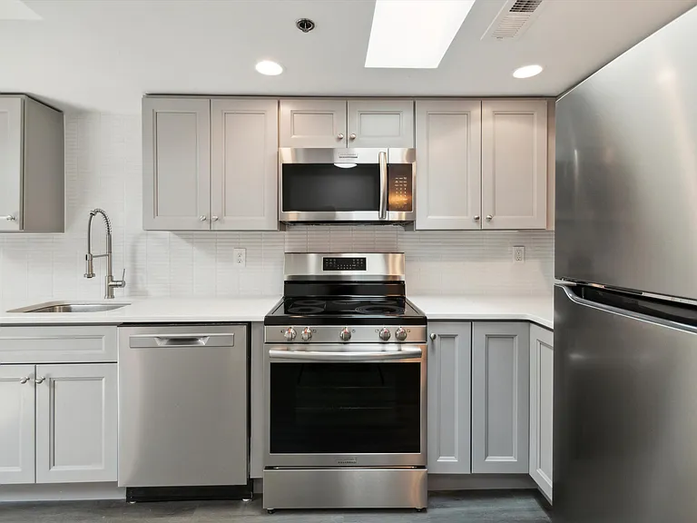 152 Nassau St #22 — Photo 17