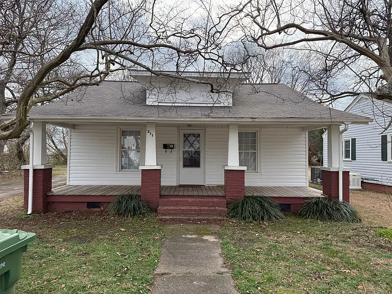 211 W Woodall St — Photo 11