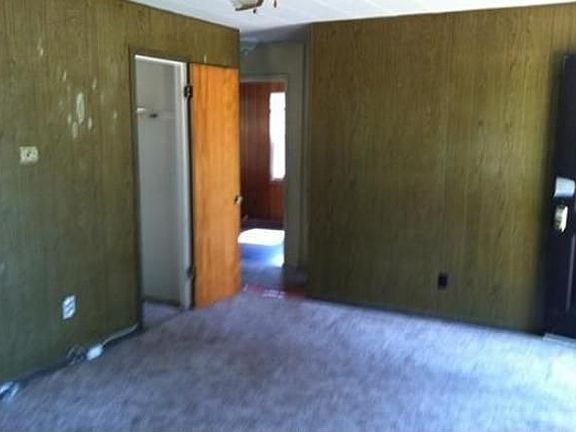 5th image of 2749 S 49th St