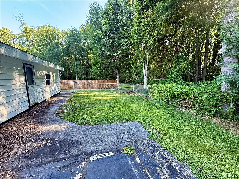 106 Keith Dr — Photo 32