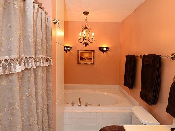 Master bath/spa with jacuzzi tub