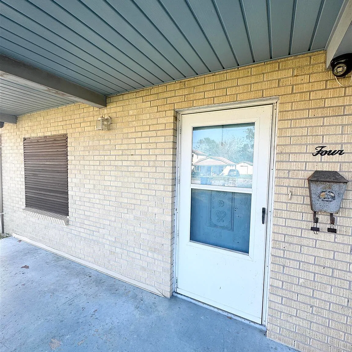4 bed, 1074 sqft, $1,650 — Photo 2