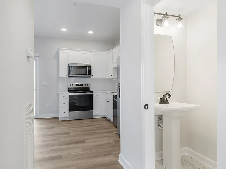 2417 Union St — Photo 5