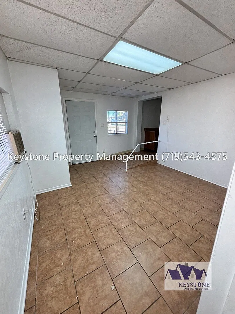 $300 Off 1st Month & App Fee Reimbursed! Spacious 3 Bed/1 Bath Home $1,150/$1,150 — Photo 3