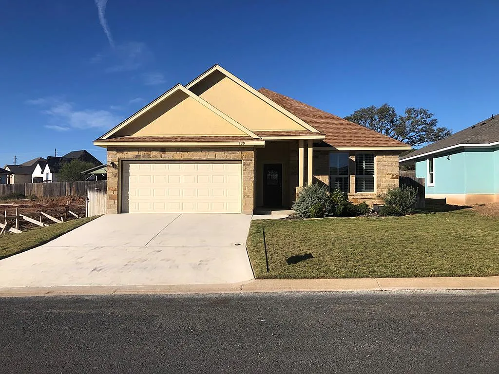 3 bed, 2.0 bath, 1555 sqft, $2,350 — Photo 2