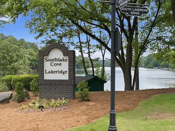 3rd image of 1008 Southlake Cv