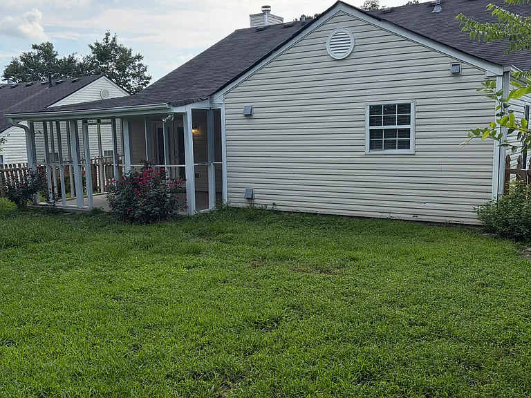 214 Bainbridge Cir — Photo 20