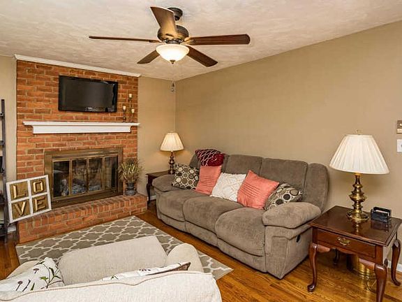 3rd image of 310 Mountainview Dr