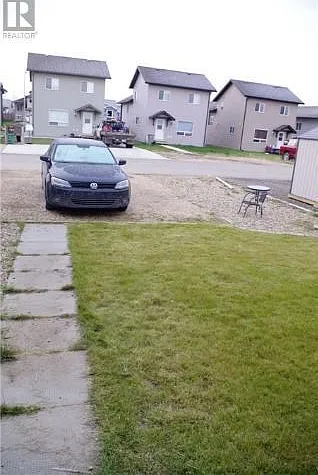 3 bed, 1.0 bath, 1000 sqft, $1,700 — Photo 2