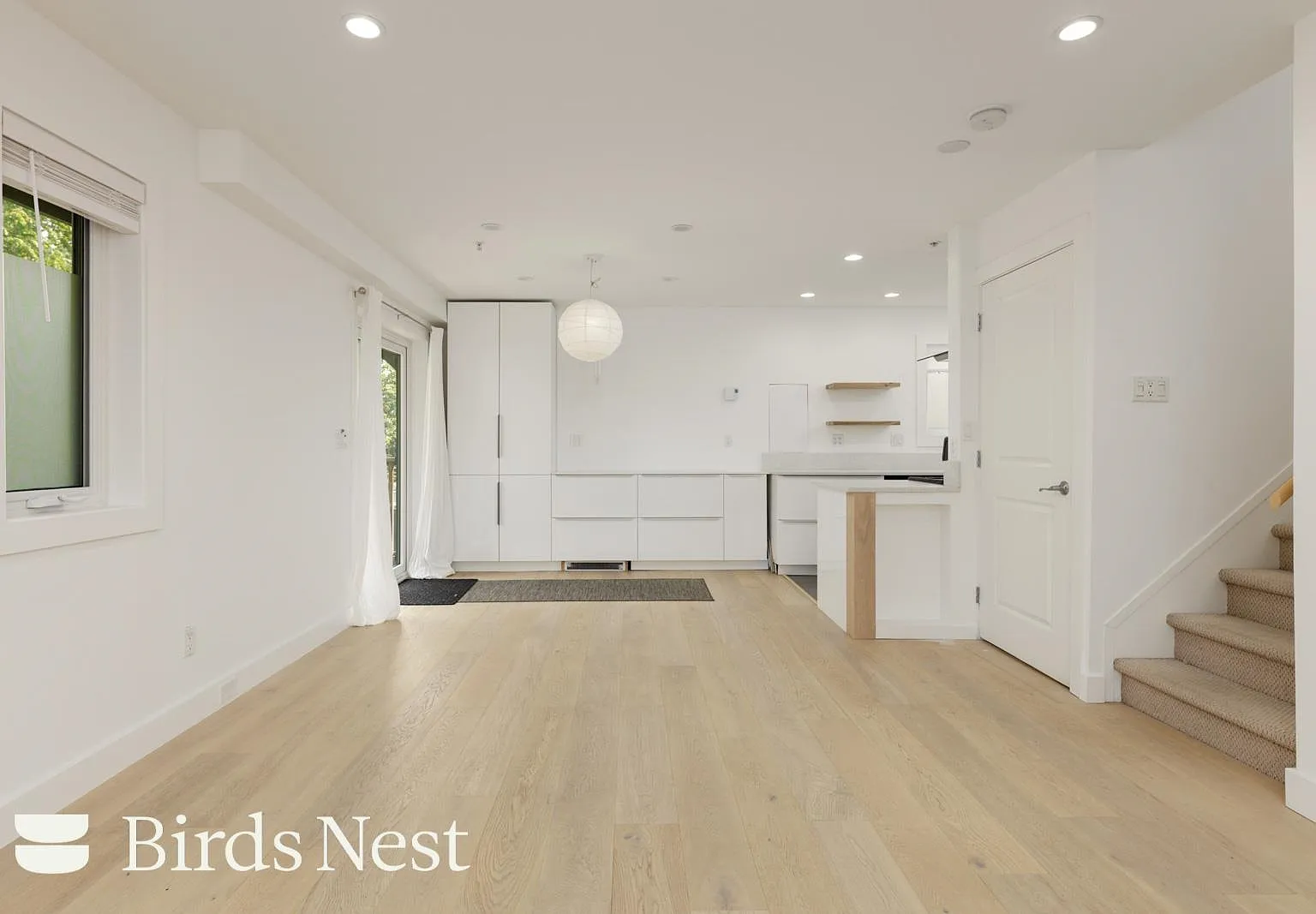 4 bed, 1337 sqft, $4,200 — Photo 1