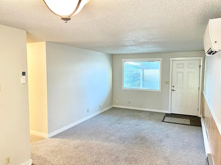 1727 NW Wall St #2 — Photo 9