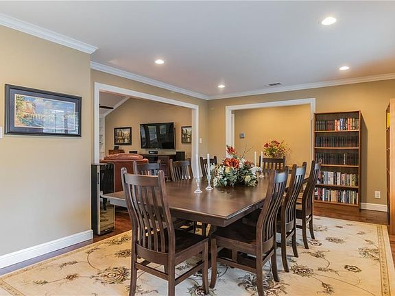5th image of 11104 Alhambra Dr