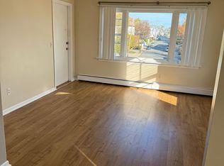 697 Broadway APT 3, Fall River, MA 02724
