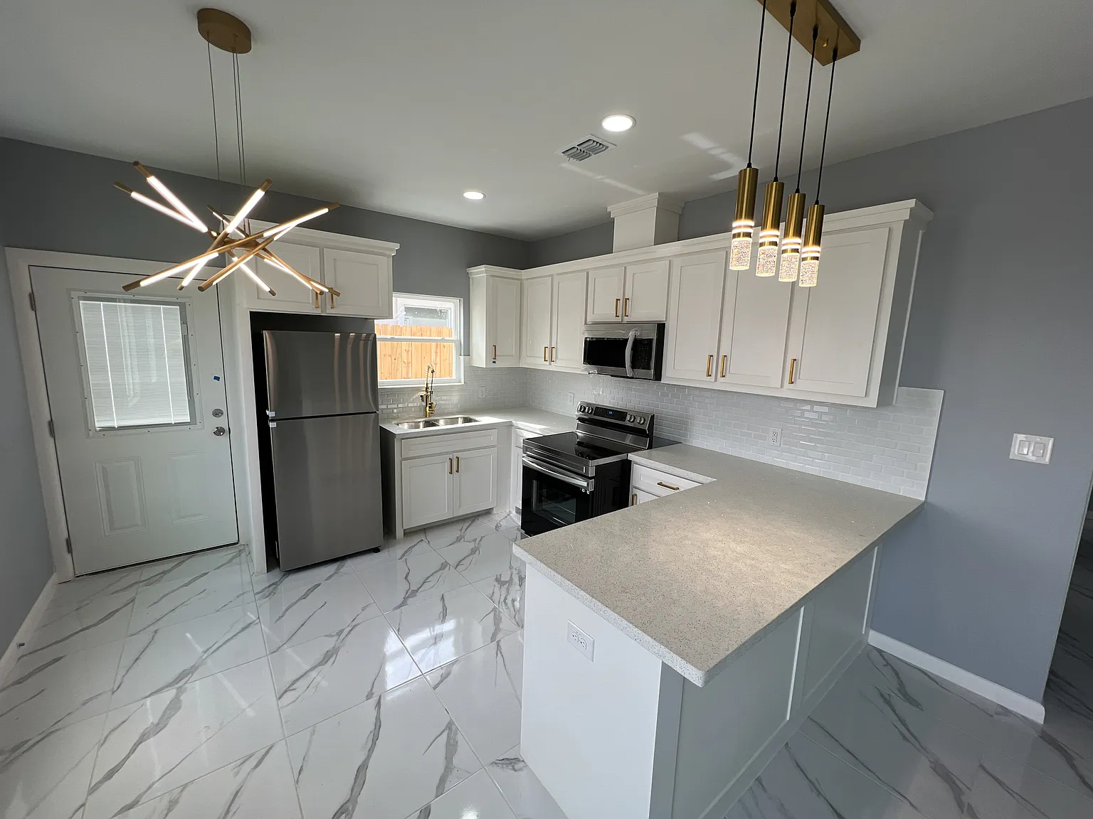 3 bed, 1100 sqft, $1,250 — Photo 3