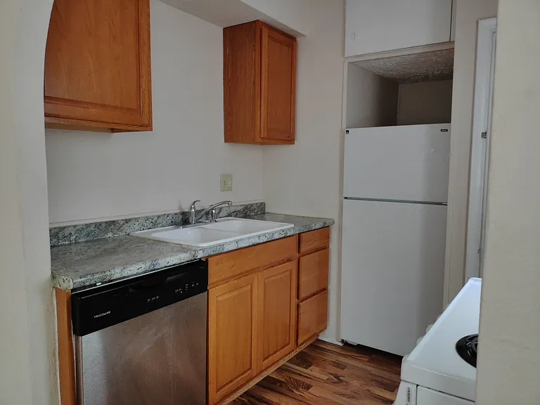 620 W 1st St — Photo 7