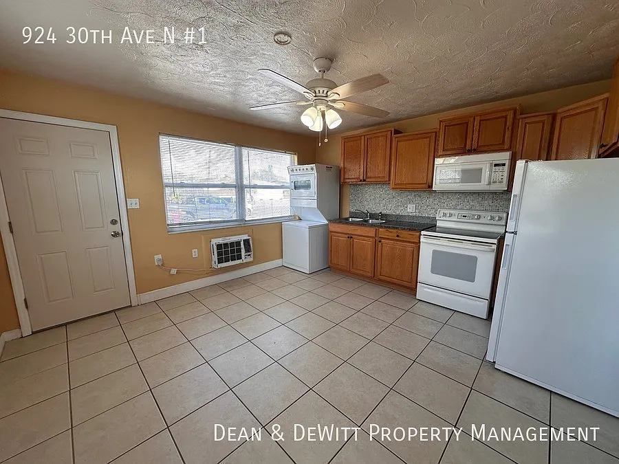 Building Photo - 924 30th Ave N #1