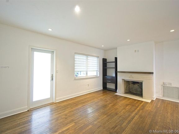 4th image of 1015 NE 117th St