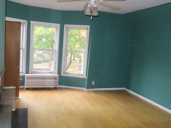 2nd image of 2203 W Lunt Ave