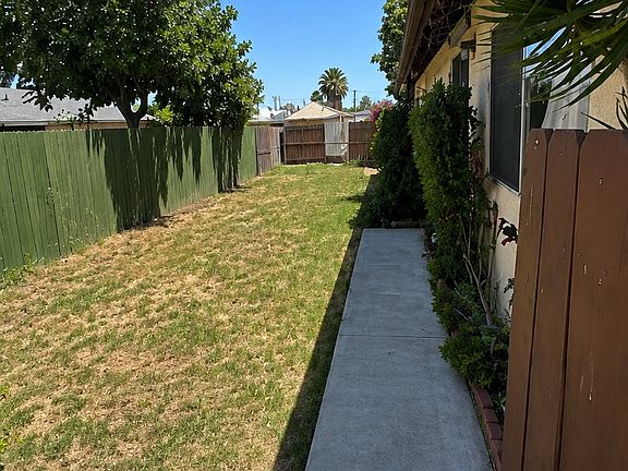 3rd image of 1273 Persimmon Ave #1273