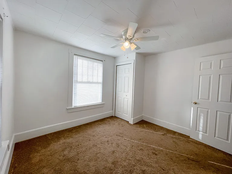 1025 Prickett Ave — Photo 10