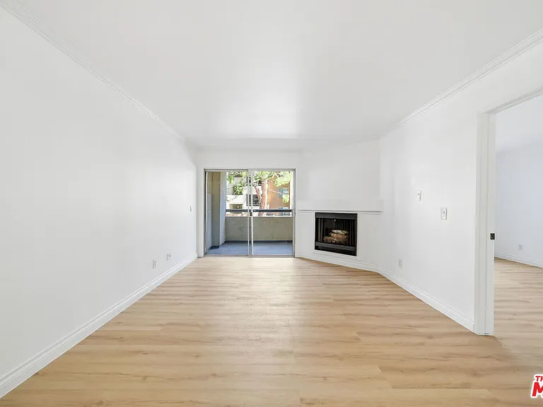 5530 Owensmouth Ave #133 — Photo 7