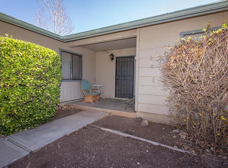 3 bed, 1200 sqft, $1,800 — Photo 2