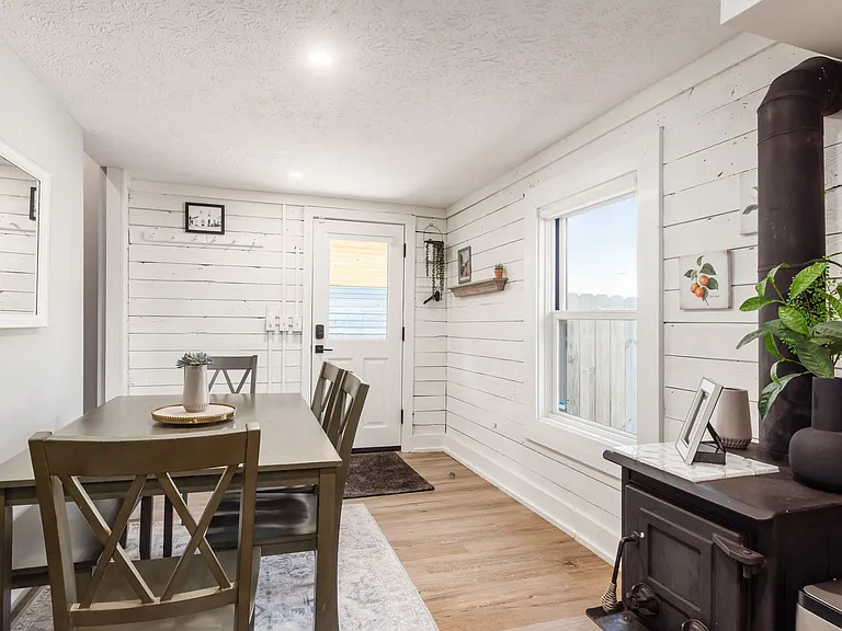 853 Summit St — Photo 11